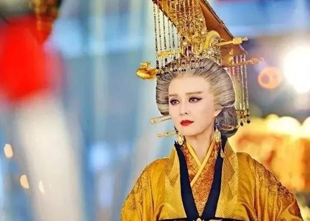 公元705年，张柬之等人发动政变，武则天被逼退位，把皇位传给太子李显，张柬之一行