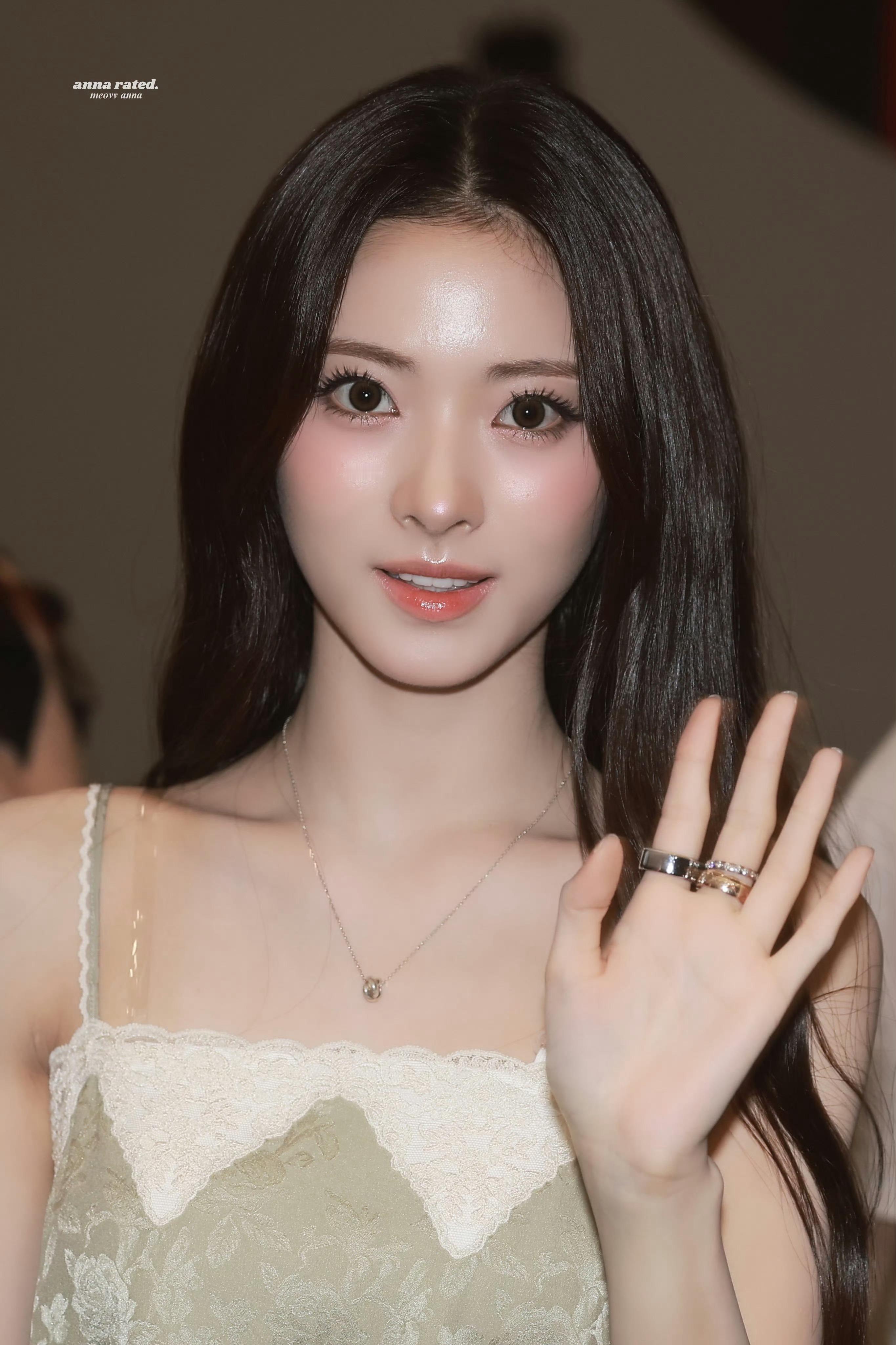 史上最难大比拼来了这次是真的觉得夹杂着细纹的生图要比精修图更好看…🪭​​​
