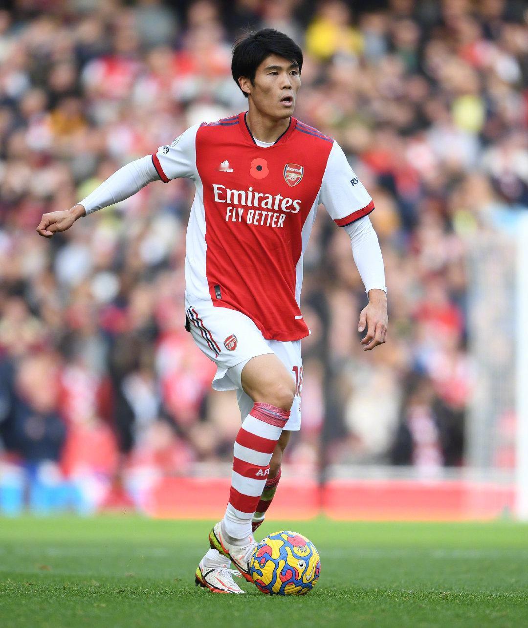 海港夏天考虑日本国脚富安健洋！根据外媒爆料，目前在阿贾克斯踢球的日本超级巨星富安