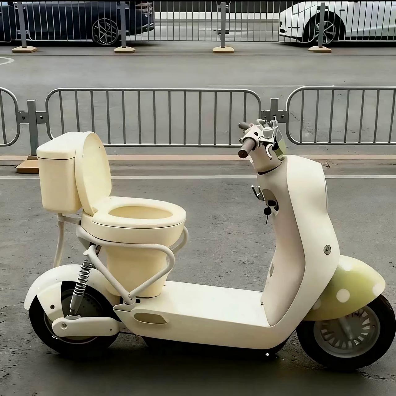 第一次看到新国标电动车有点哭笑不得，这玩意到底是谁设计的，真搞不懂他的设计思路