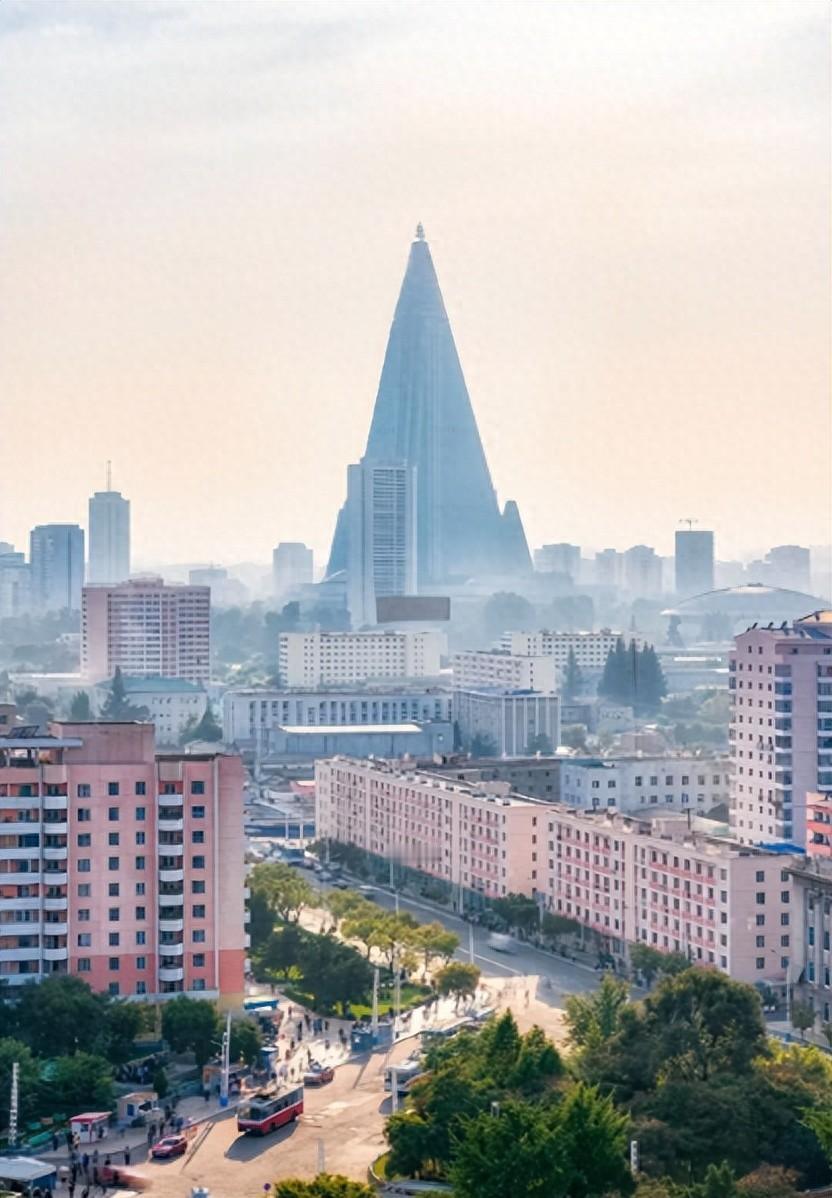 朝鲜神秘的柳京饭店，建成30年却不营业！大楼里究竟是做什么的？在平壤的天际线