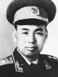 1957年，许世友到北京探望老首长徐向前，没想到，徐向前黑着脸说：“你要是这样，