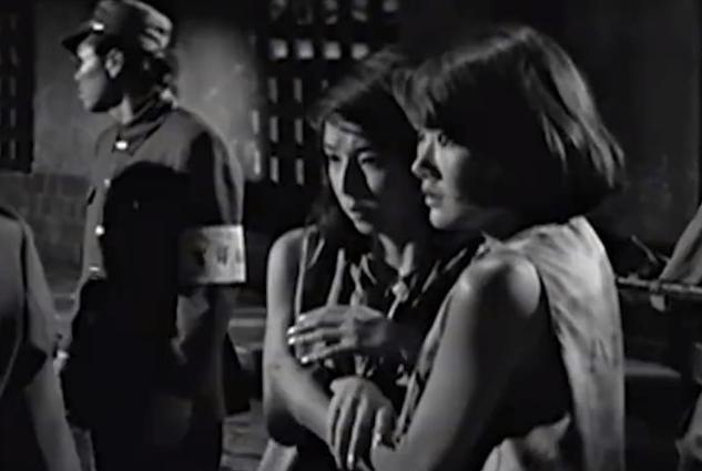 1938年，为了满足自己对女性生殖构造的好奇心，一鬼子军医让人把一女人使劲儿摁倒