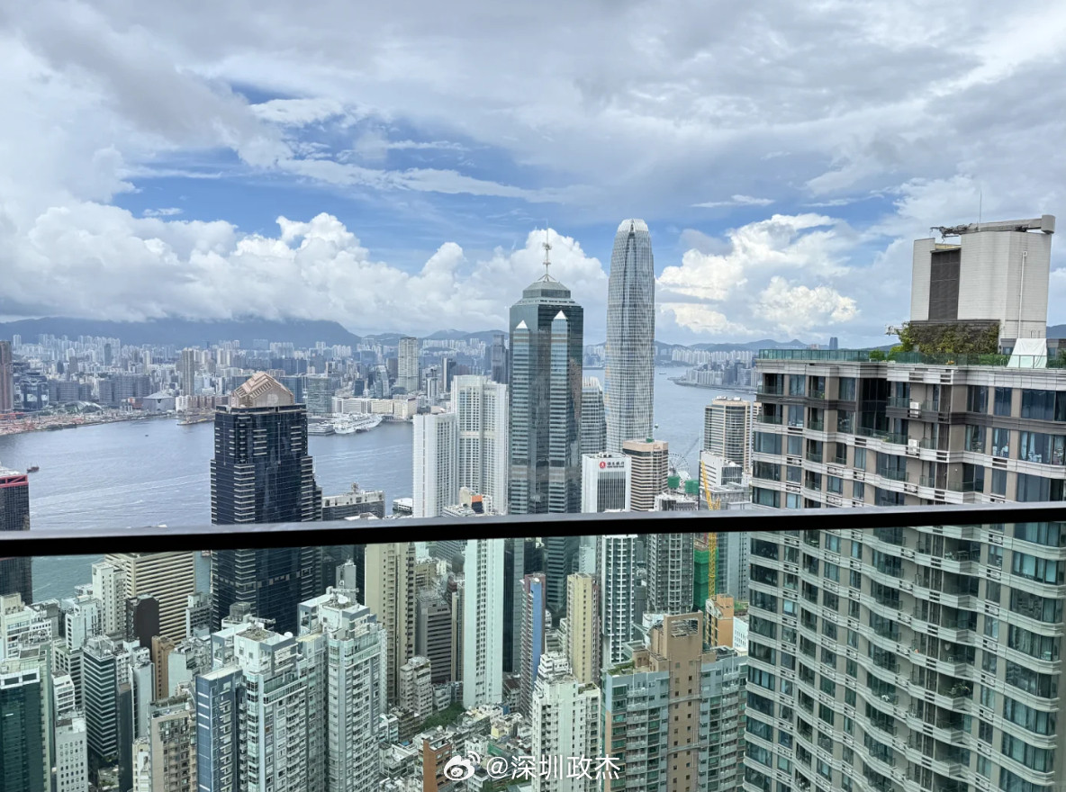 香港人的豪宅长什么样子？最近西半山天御刚成交一套2.68亿豪宅。房源详情：1期