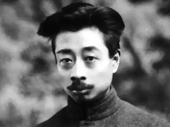 1967年，周作人半夜起来上厕所，没有任何预兆就突然去世了，他去世后，家人注销了