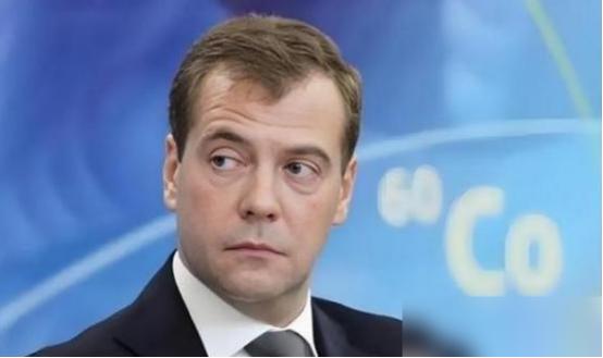 如果俄罗斯由梅德韦杰夫掌权，俄乌冲突应该早就结束了，梅德韦杰夫比普京对待外部势力