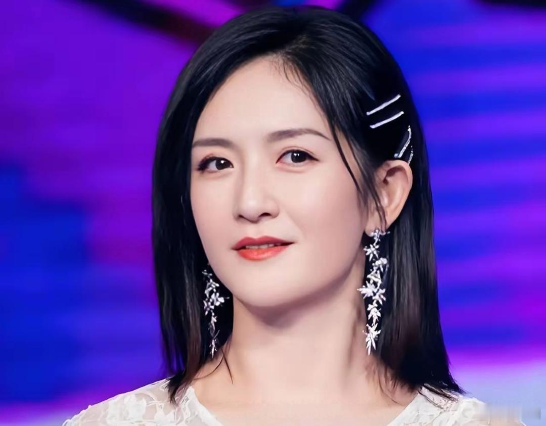 谢娜这次是真的听劝了自打全国巡演取消后，就没怎么在镜头前露面，连《披荆斩棘》这种