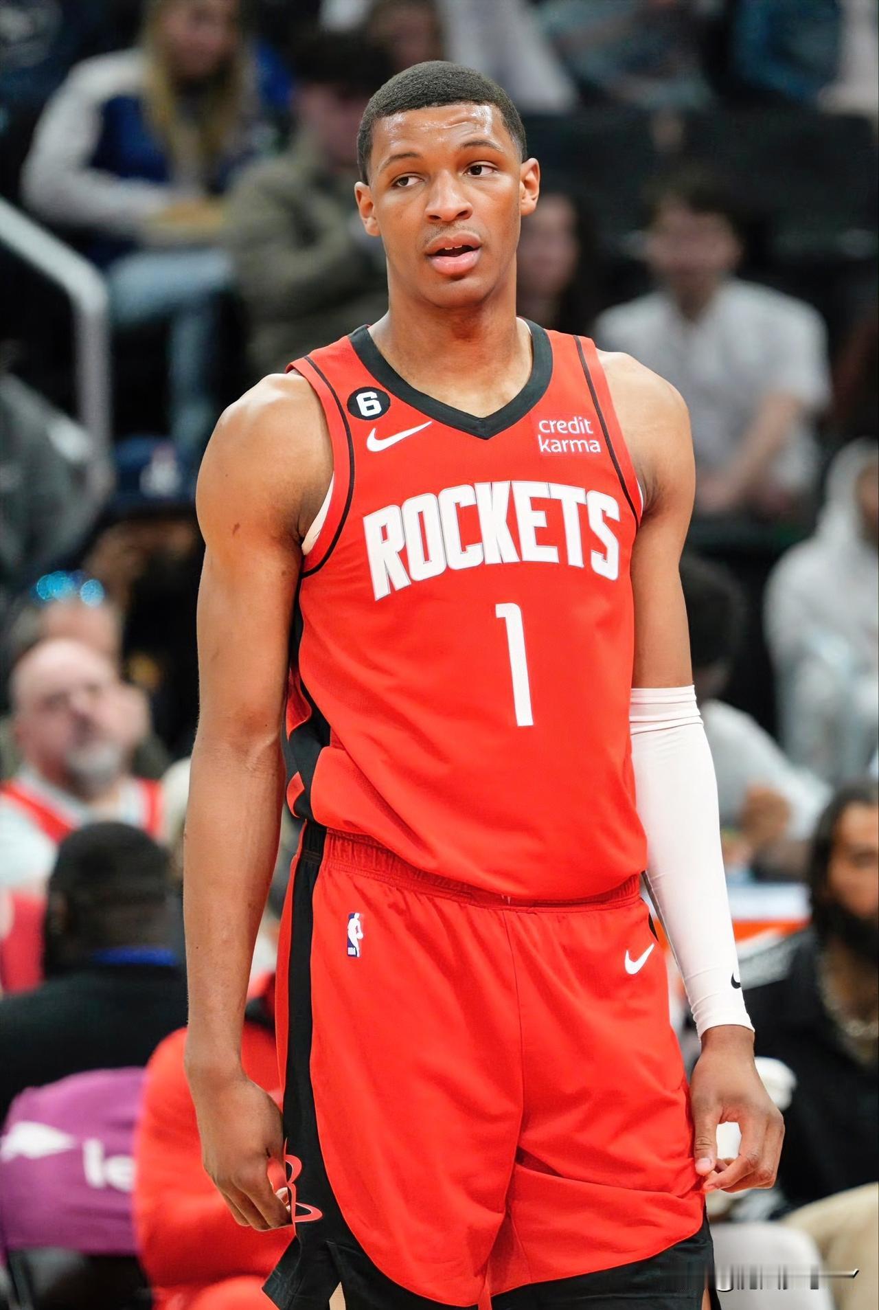 我承认，小贾连续投进三分的那一刻，我差点就哭出来，想说他终于找回了投篮手感