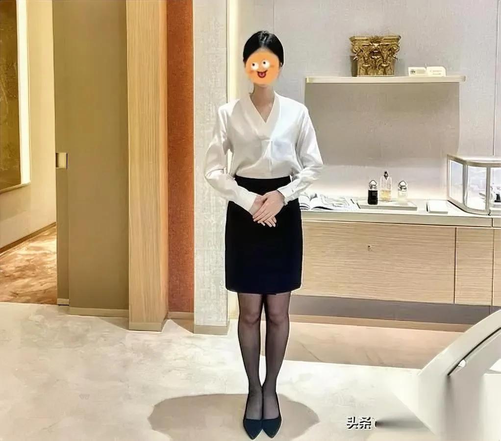 金店副店长太拼了！四口之家竟靠直播逆袭？上海这位金店副店长，家里有儿有女