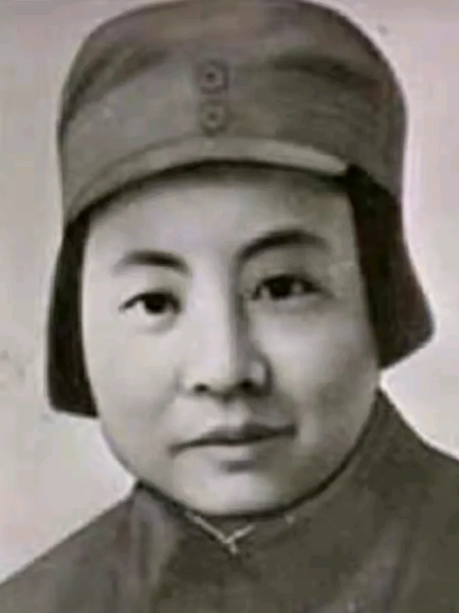 1941年1月，施奇被捕，敌人见她不屈服，就把她活埋，当泥土将施奇全部埋没时，敌