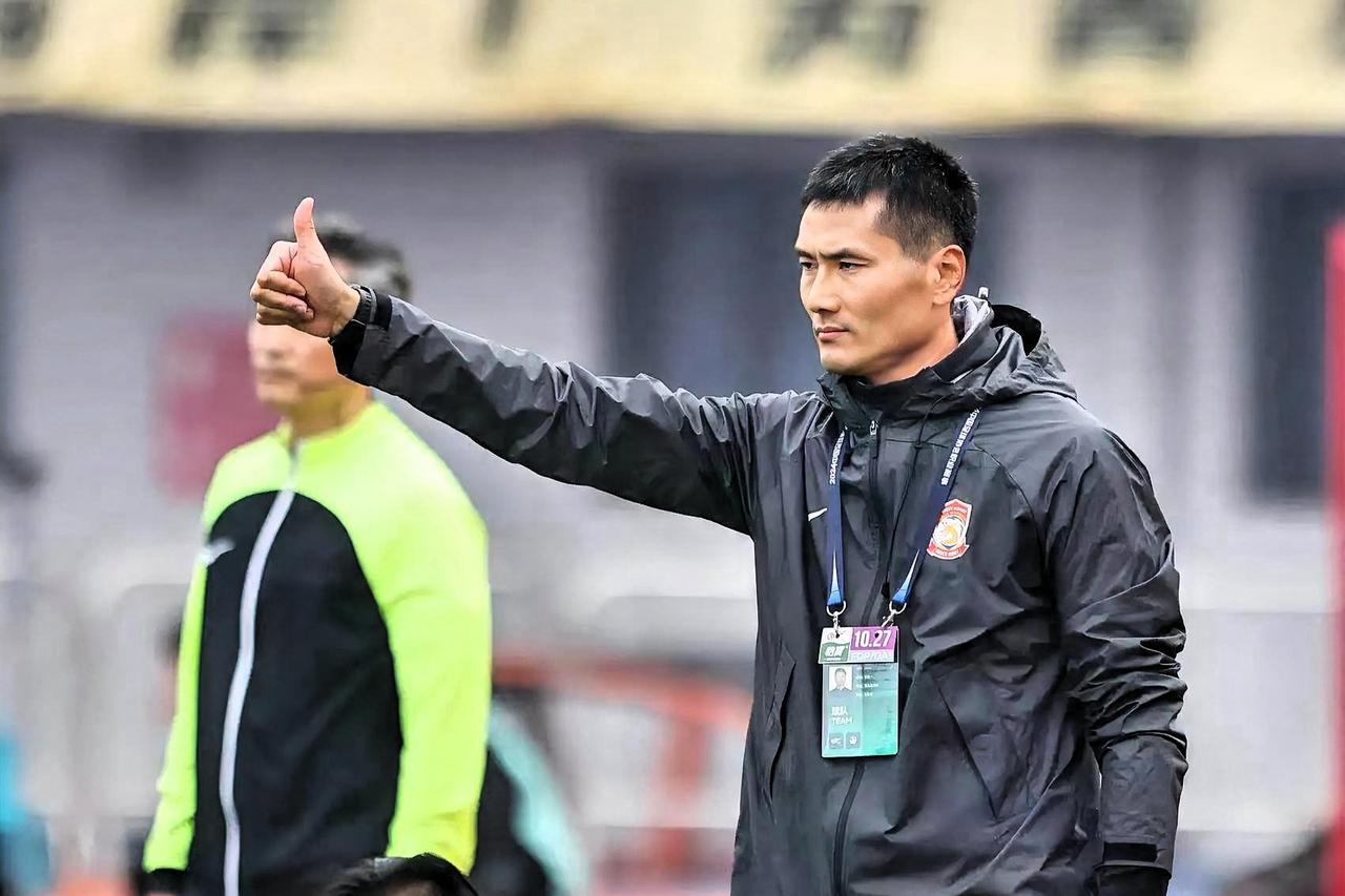 以下为邵佳一3场迪拜热身赛与扬科维奇同期3场热身赛的逐项技术统计对比，突出差异与