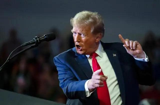 富贵险中求！“一架无人机飞临航母头顶，F-35C当场开火！美伊火药桶被点燃，伊