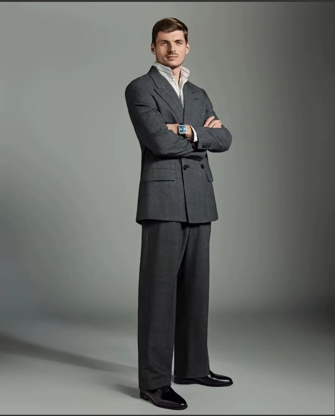 维斯塔潘少见的西装，维斯塔潘已确认缺席FIA年度颁奖典礼！按其说法维斯塔潘因