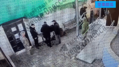 又是敖德萨。敖德萨征兵办被迫公布一段视频，证明上周五一起爆炸案。当时几个征兵官正