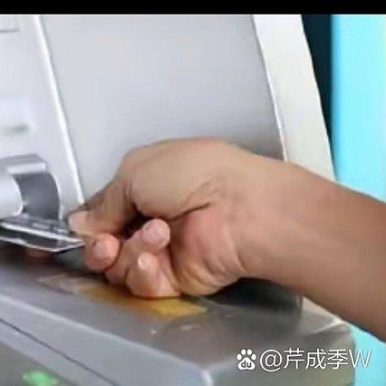 上海icon，潘先生的岳父母先后去世，处理完后事，潘先生和妻子去多家银行查老人的