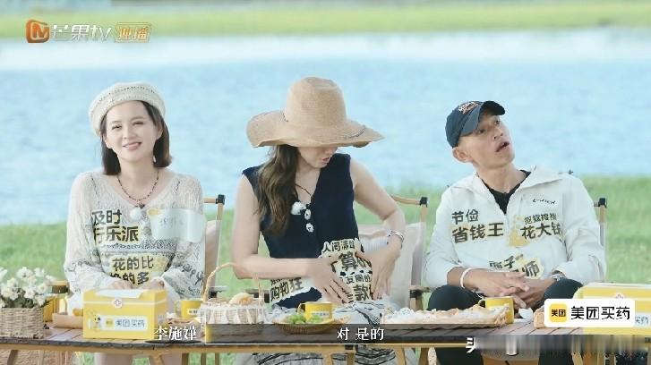 路行虽然从节目上「消失」了，但是观众依然从各种缝隙里挖掘关于他的信息。[捂脸哭]