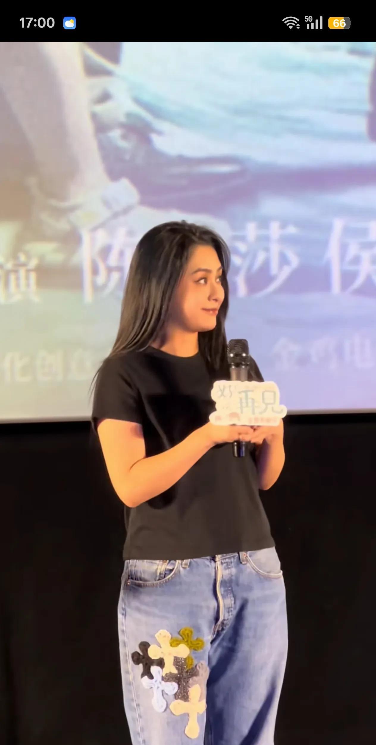 香港艺人钟欣潼，她的身材时而饱满，时而苗条，感觉一直在变化