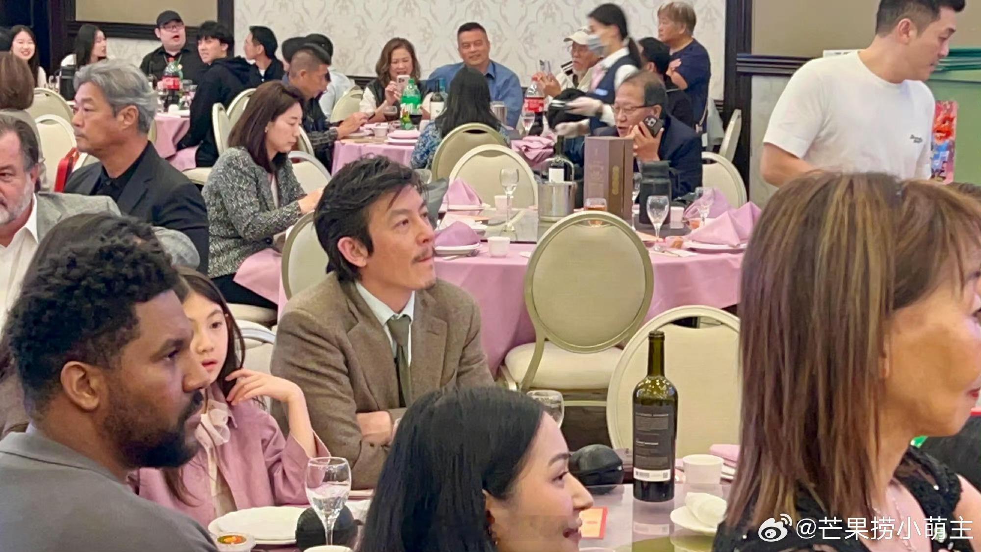 陈冠希一家洛杉矶参加婚礼当年艳照门事件如今依旧历历在目，事件发生后，娱乐圈最有潜