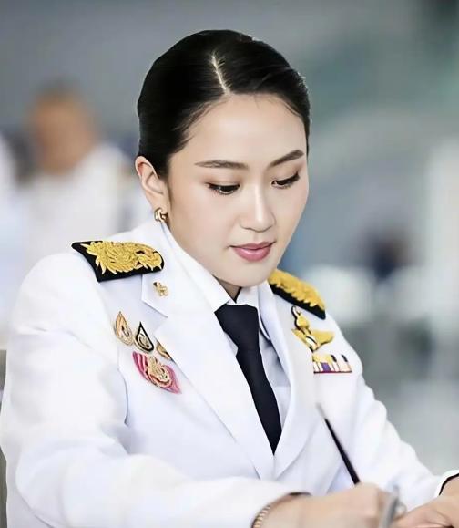 泰国传来消息！3月17日，泰国能源部长宣布，因中东局势导致霍尔木兹海峡航运大幅