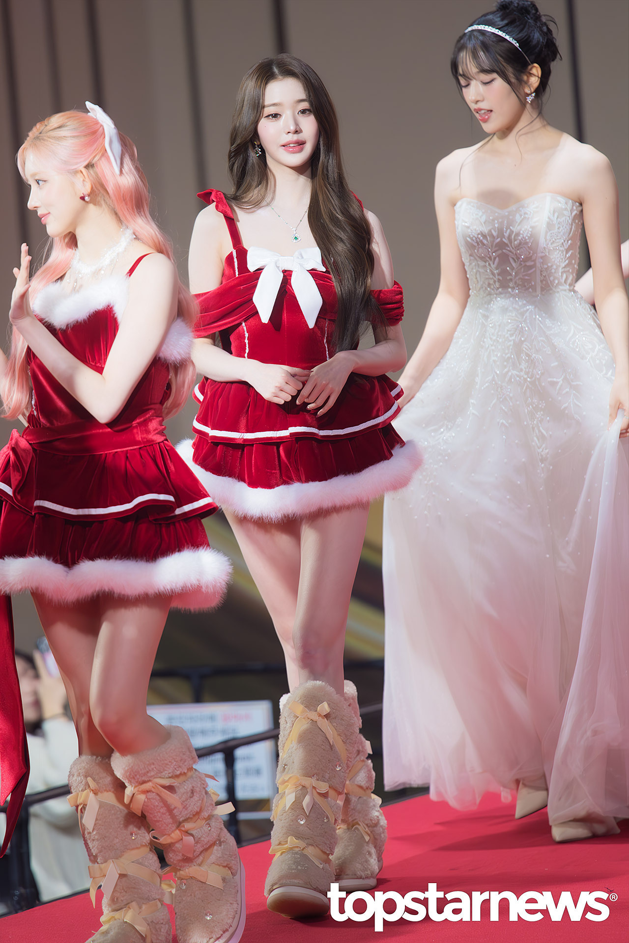 张元英×SBS红毯造型📸张元英红色圣诞裙