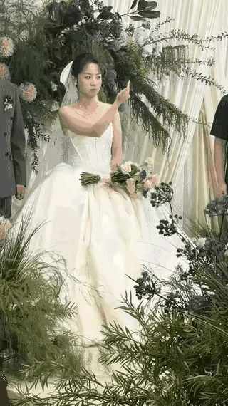 最让人烦的女人，欠了吧唧的[6]