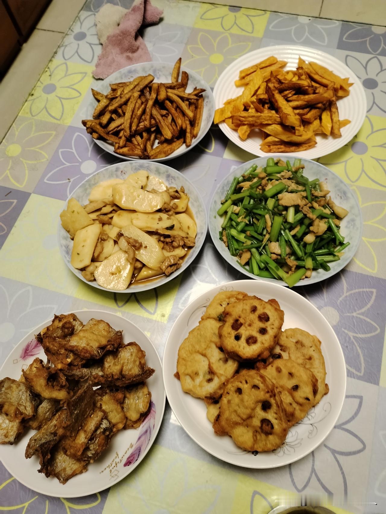 今天的晚餐，都是女儿爱吃的菜晚餐分享晚餐吃的都开心