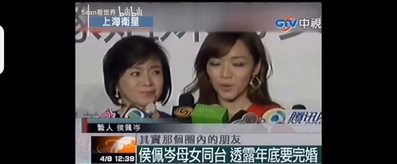 当年，侯佩岑宣布年底完婚时，有娱记故意问她：会不会请前男友周杰伦前来参加婚礼？