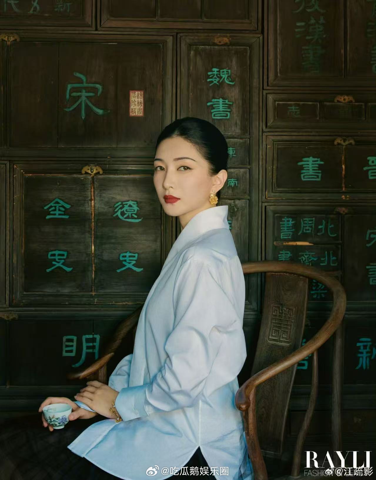 江疏影穿搭不基础脸就更不基础非基础款穿出韵味，非千篇一律脸超吸睛。江疏影用风格