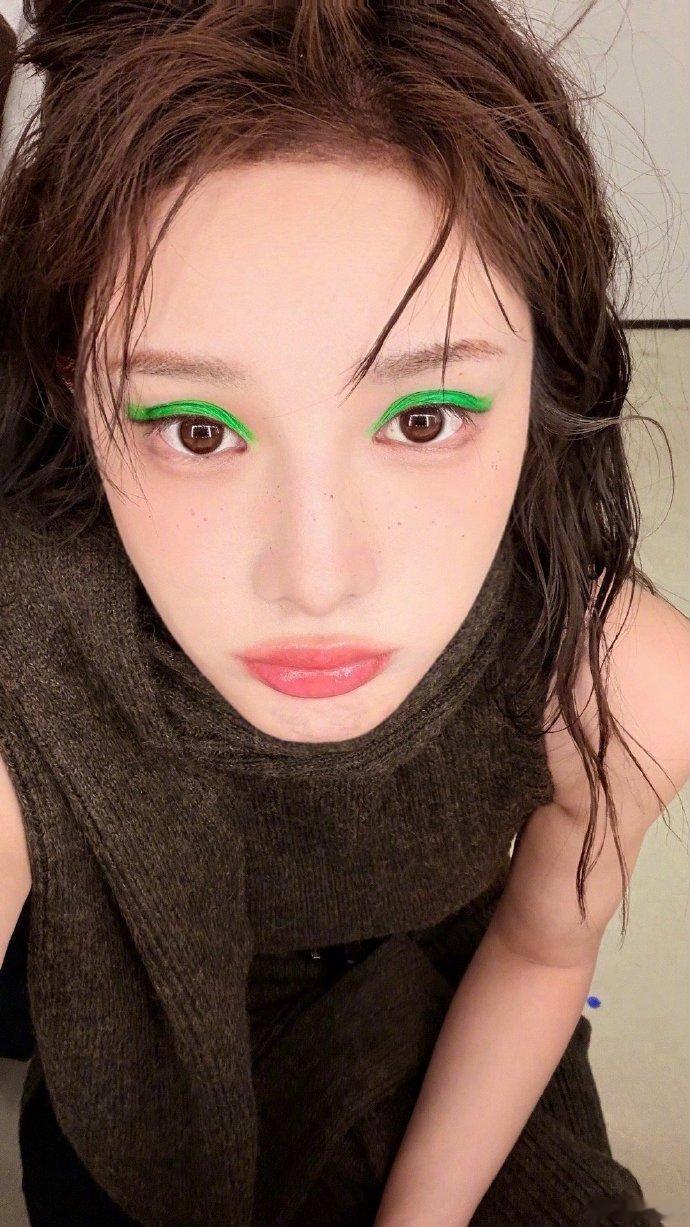 彭小苒妆造大胆谁懂啊！彭小苒妆造大胆又精致风格超前亮眼，颜值气质双双在线，表