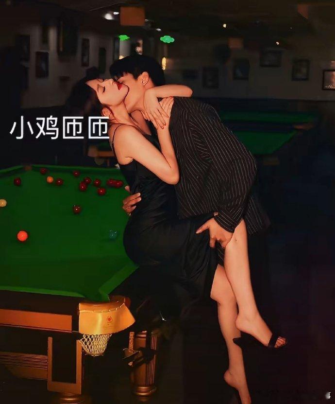 台球室甜蜜接吻！黄一鸣新恋情太戳人，男友初中就暗恋她，不惧全网争议坚定相守黄一