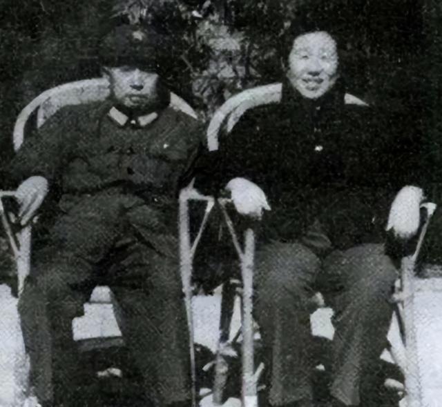 1978年，开国上将彭绍辉被诊断出胸膜炎住院，妻子张纬赶到医院，却只见到丈夫的遗
