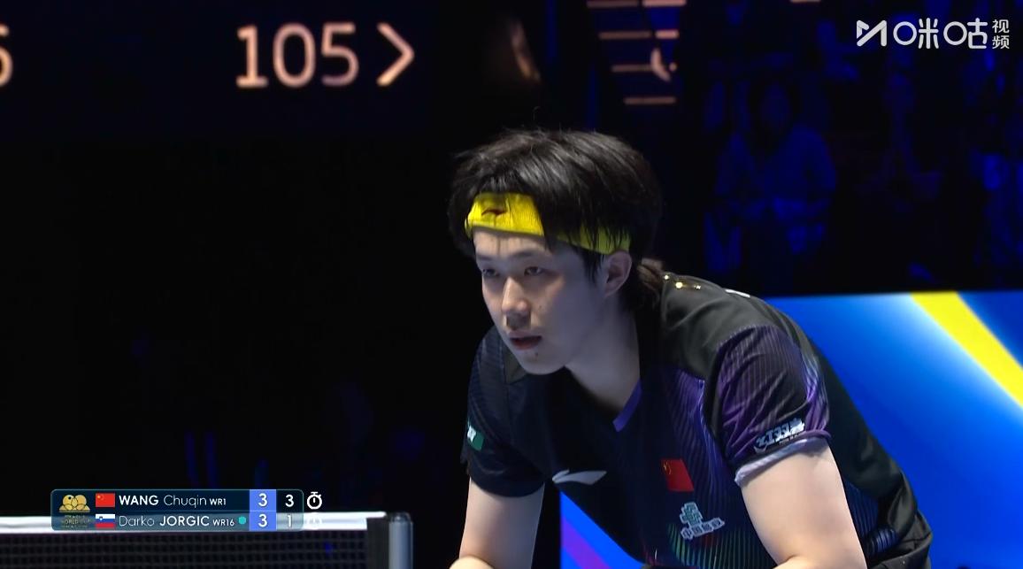 我去，王楚钦要逆转了，现在球迷都不敢看比赛了，听声音来判断比分，决胜局，王