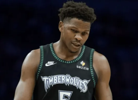 NBA常规赛，森林狼123-126不敌马刺。赛后，爱德华兹在返回更衣室时大喊：