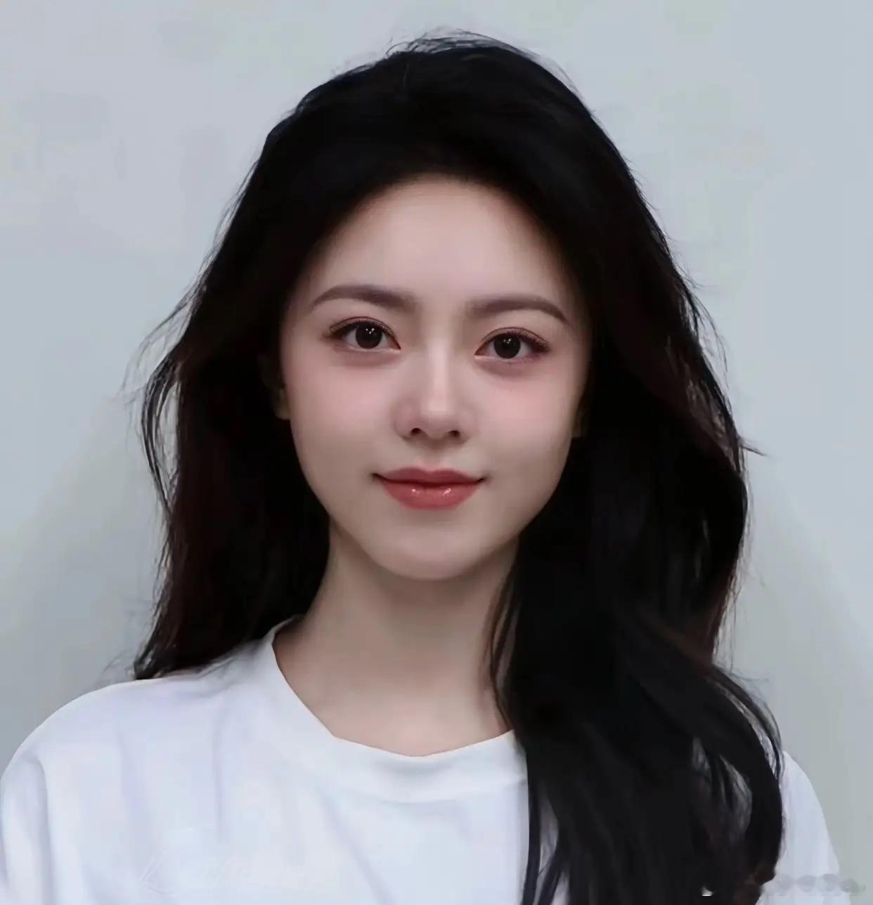 赵今麦为啥总差口气火不起来？答案特简单——不是颜值不够打，更不是演技拖后腿，纯纯