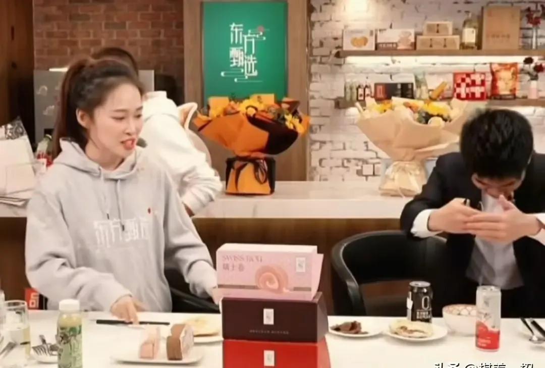 董宇辉离开东方甄选那天，悠悠笑了，潇潇却给了拥抱。没过多久，潇潇成了“与辉同行”