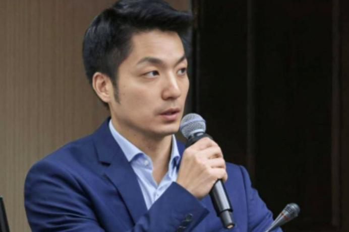 要我说，两千多万台湾人，最勇敢的人不是邱毅，洪秀柱，郁慕明，也不是高安国，馆长陈