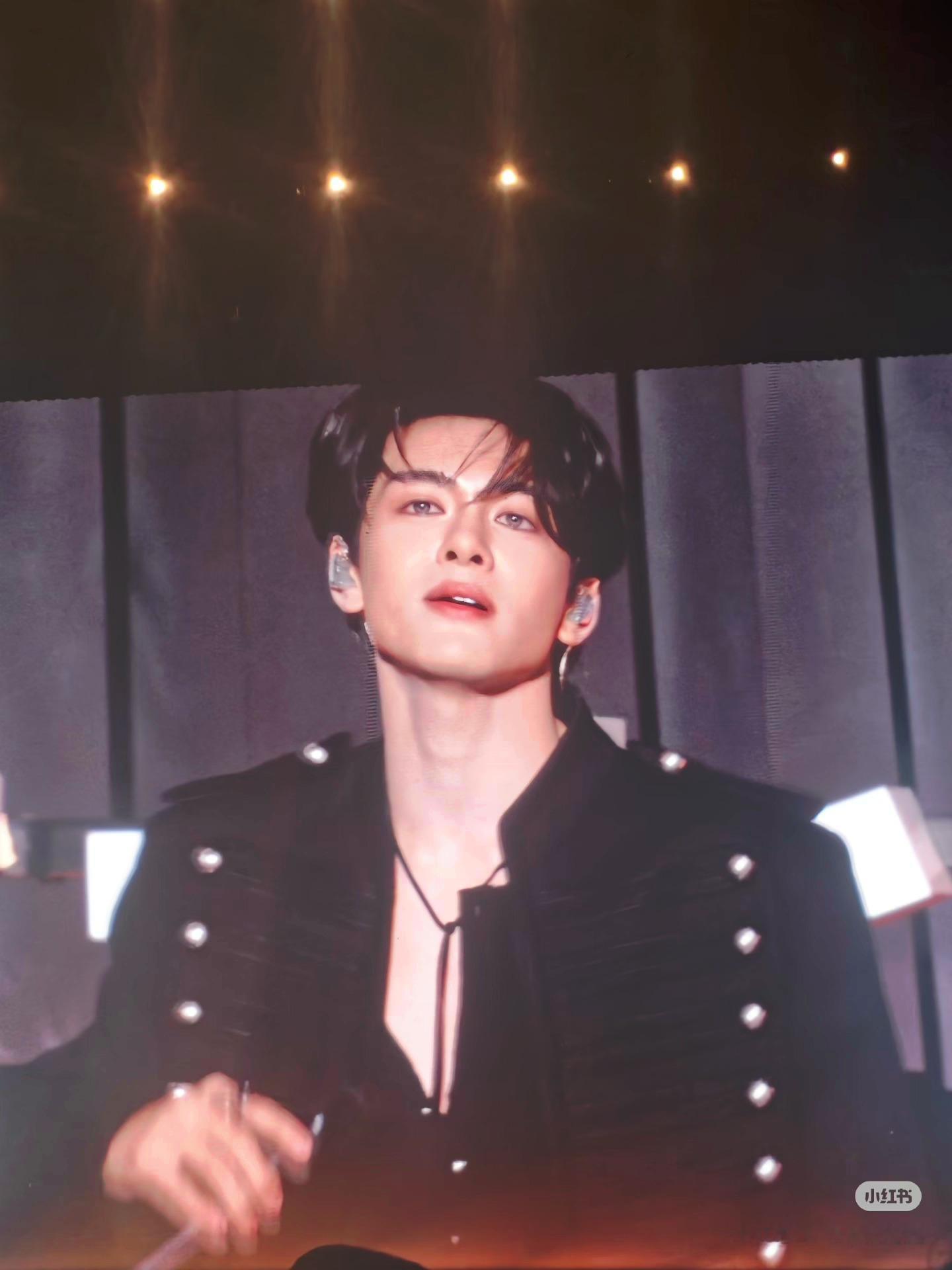 曾舜晞大屏怼脸woc好漂亮啊