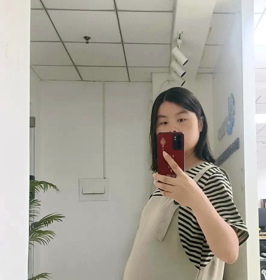 孕妇总是难以想象自己的身材能变化到什么程度[捂脸哭]以前总觉得走路带风，现