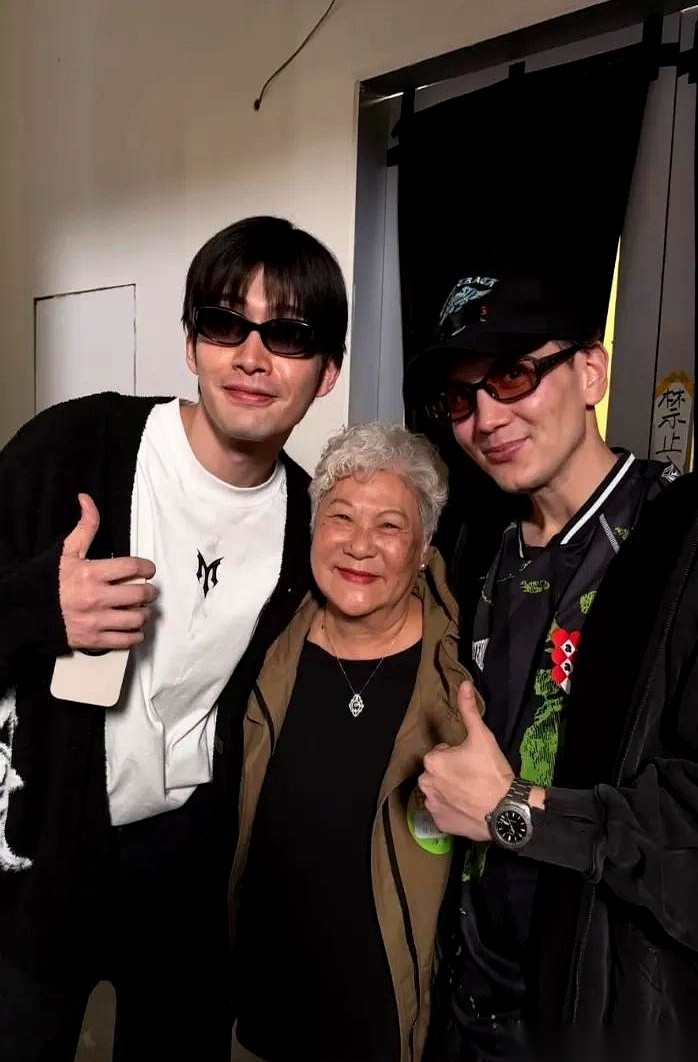 今年7月才和王棠云结束近9年婚姻的余文乐，在长沙录制《披荆斩棘2026》时迎来了前妻的探班。这趟飞过