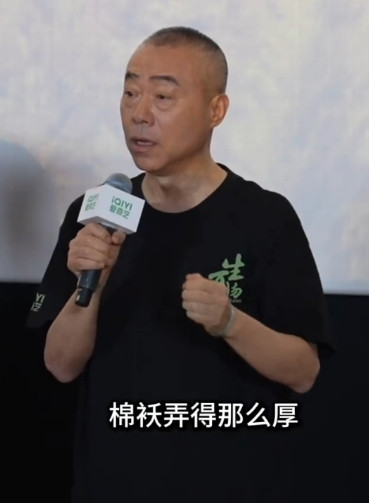 杨幂40℃高温天穿棉袄拍生万物由杨幂、欧豪等主演的电视剧《生万物》正在热播中。