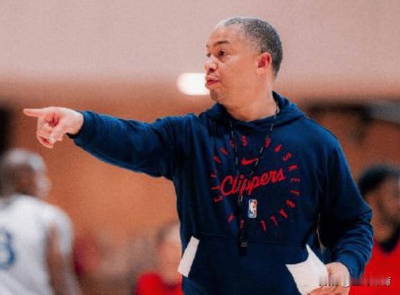 卢：在阵容评估这件事上，球队会继续保持耐心但问题是管理层这么有耐心，哈登这么