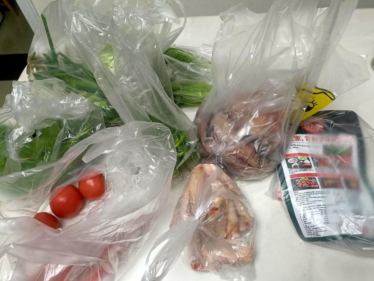 就这么跟你说吧，现在进菜市场，感觉跟上刑场似的。一张红票子递出去，找回来几个钢