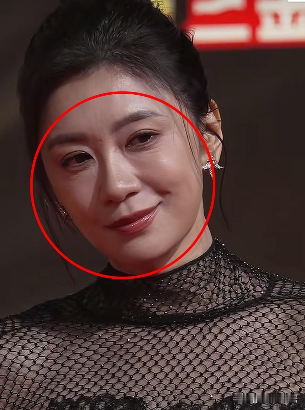 贾静雯也太惨了！本以为51岁的她该到了享福的年纪却还要为小9岁的老公修凯杰奔