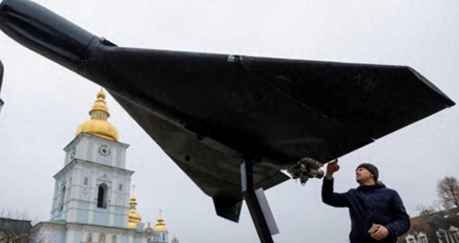 炸裂反转！曾天天哭着求援助的乌克兰，如今被美国低头求助，超级大国求弱国办事，剧情