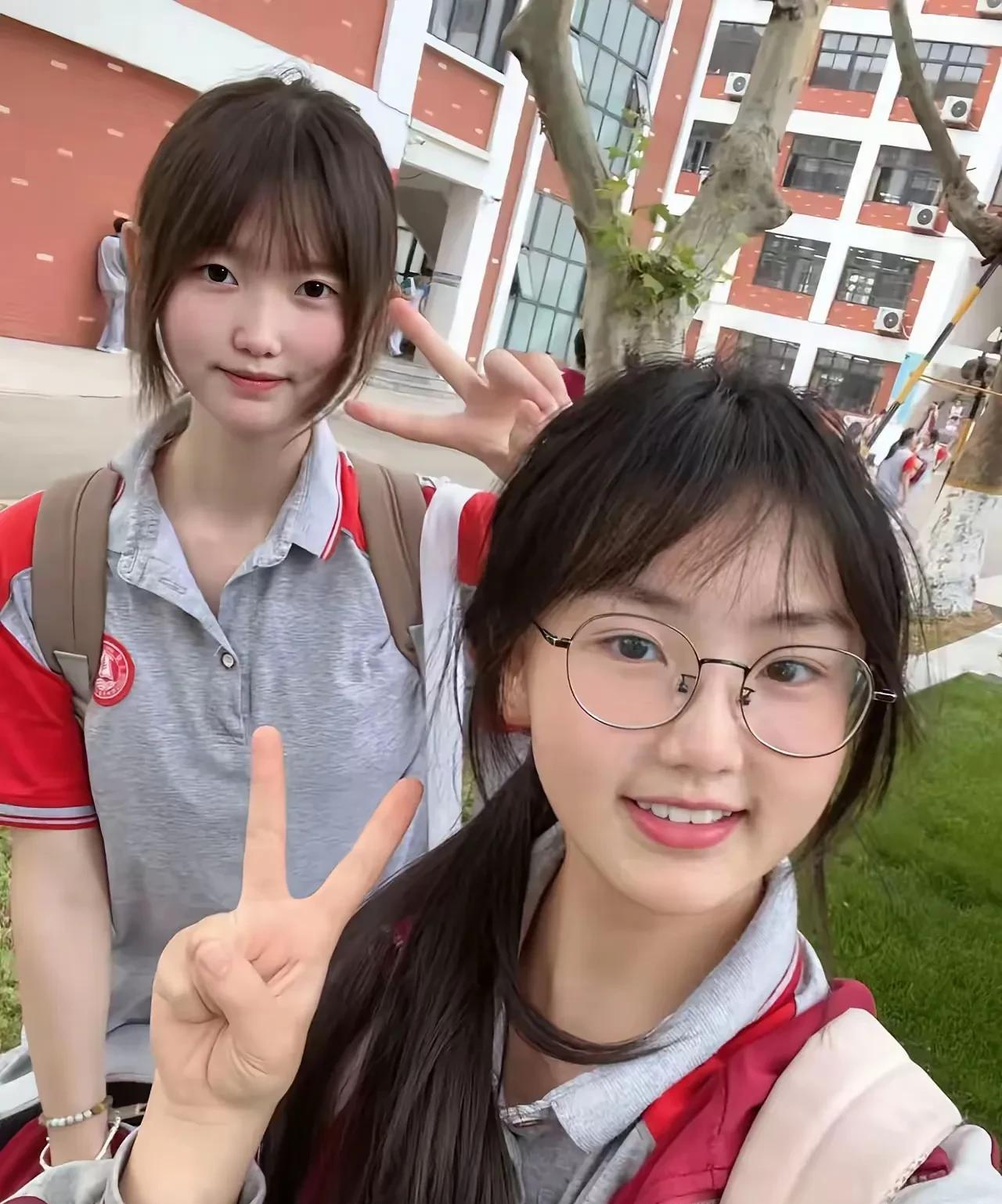 侄女长大了！可是我们却老了！