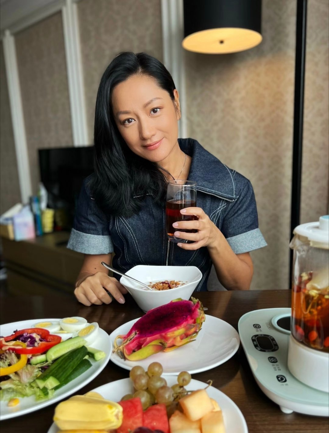 瞿颖分享她的保养食谱，她一周七天基本不吃主食，这么吃难怪身材保持的好。