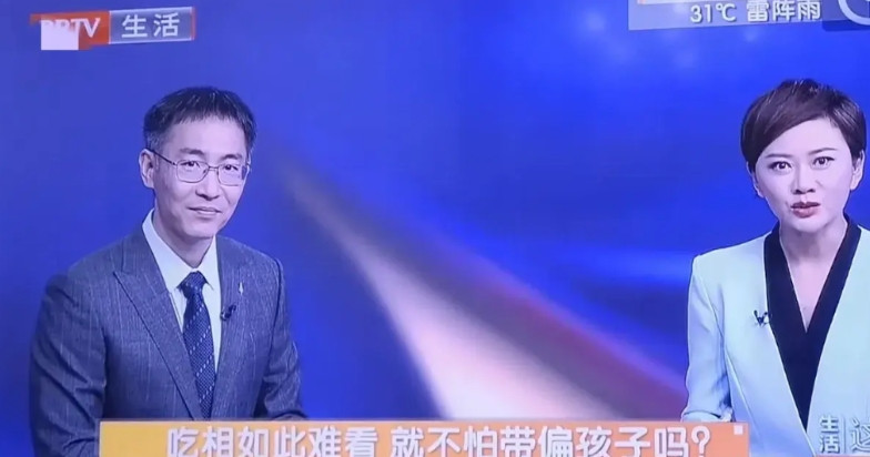本以为郑州面馆霍老板颠倒是非也就罢了！没想到电视台公然报道不实信息！男主持：