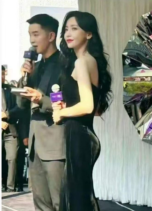 于文文身材也太翘了吧