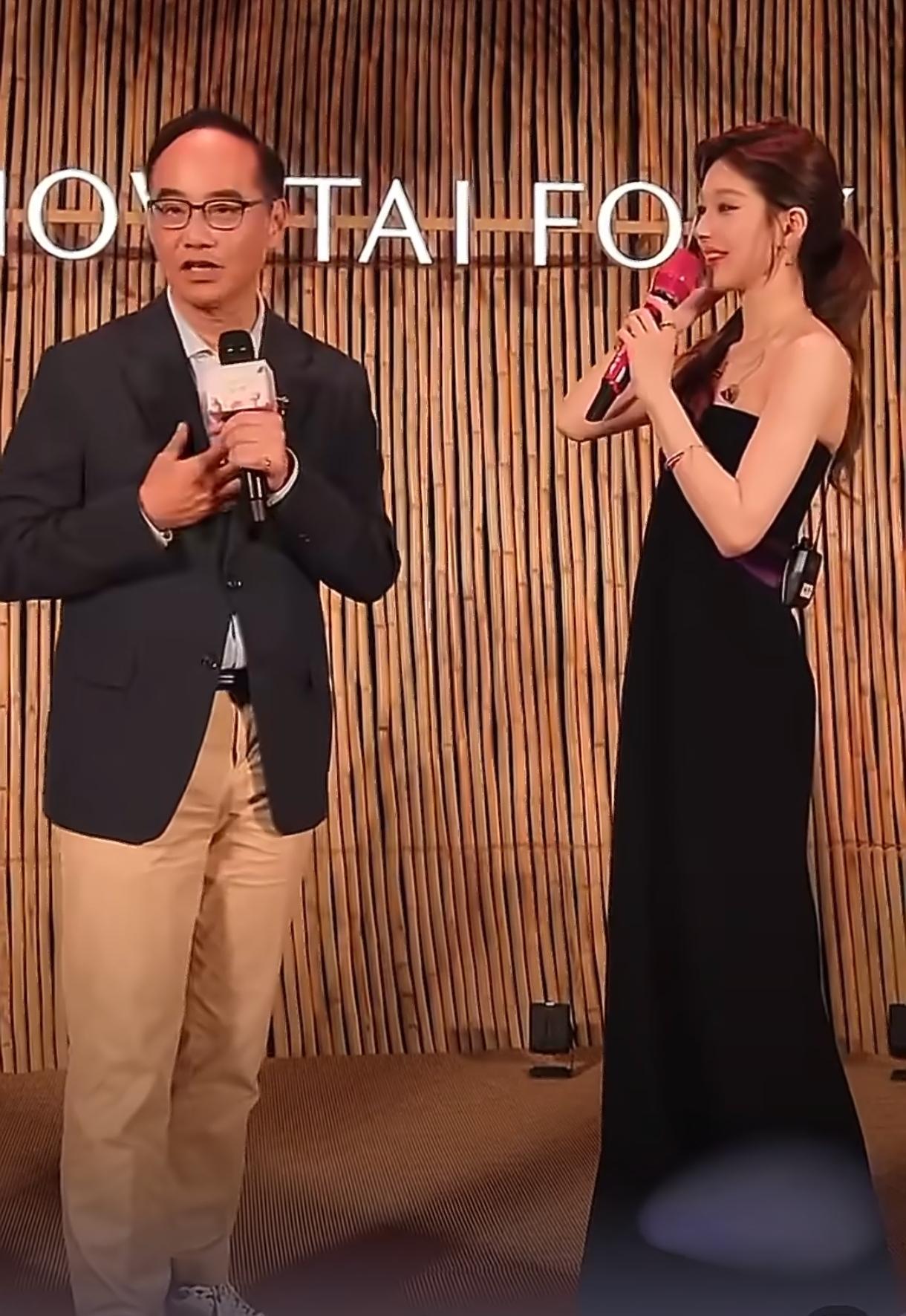 7月17号周大福干了两件大事，一件在台前，一件在幕后，都挺有意思。台前是官宣