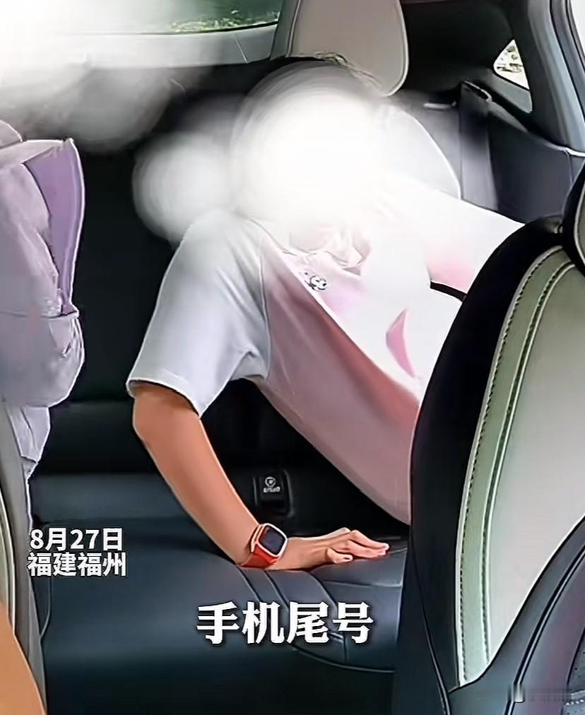 福建福州，家长带孩子从地铁口打车去儿童医院，上车时司机发现女孩行动不便，等家长和